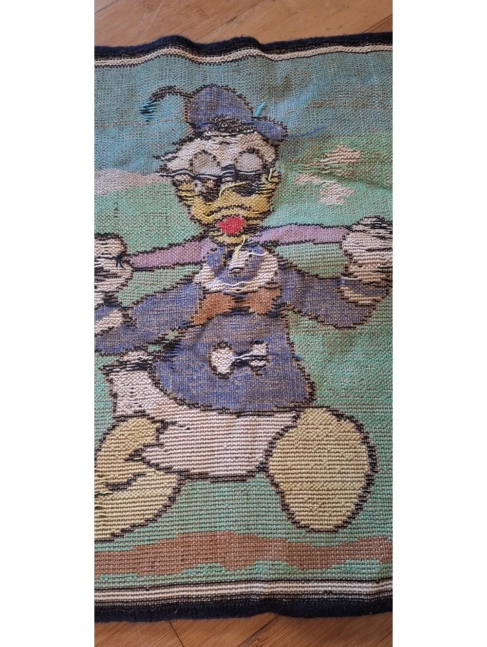 VTG Disney Donald Duck Chip & Dale Belgian Cotton Rug Wallhanging Tassels 21x40